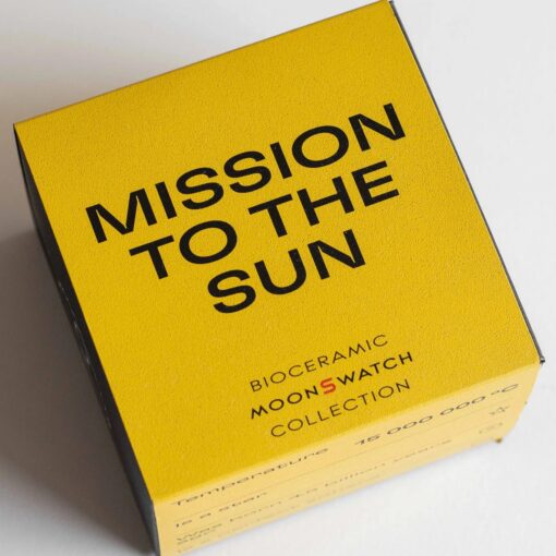 Mission To The Sun SO33J100 Bioceramic Moonswatch full box